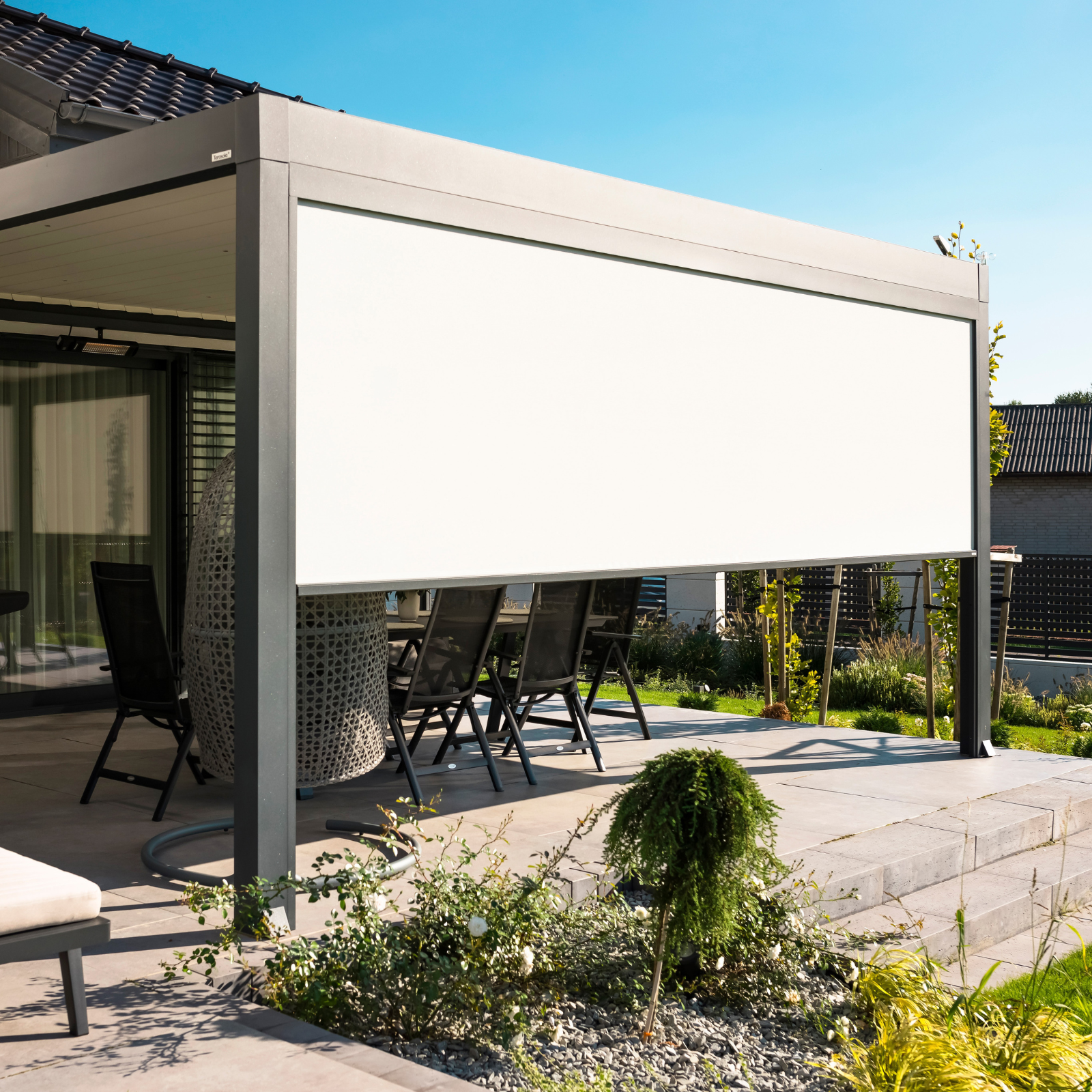BRISA 4M X 3M LUXURY FREE STANDING MOTORISED PERGOLA WITH AUTO BLINDS INCLUDING DELIVERY & INSTALLATION