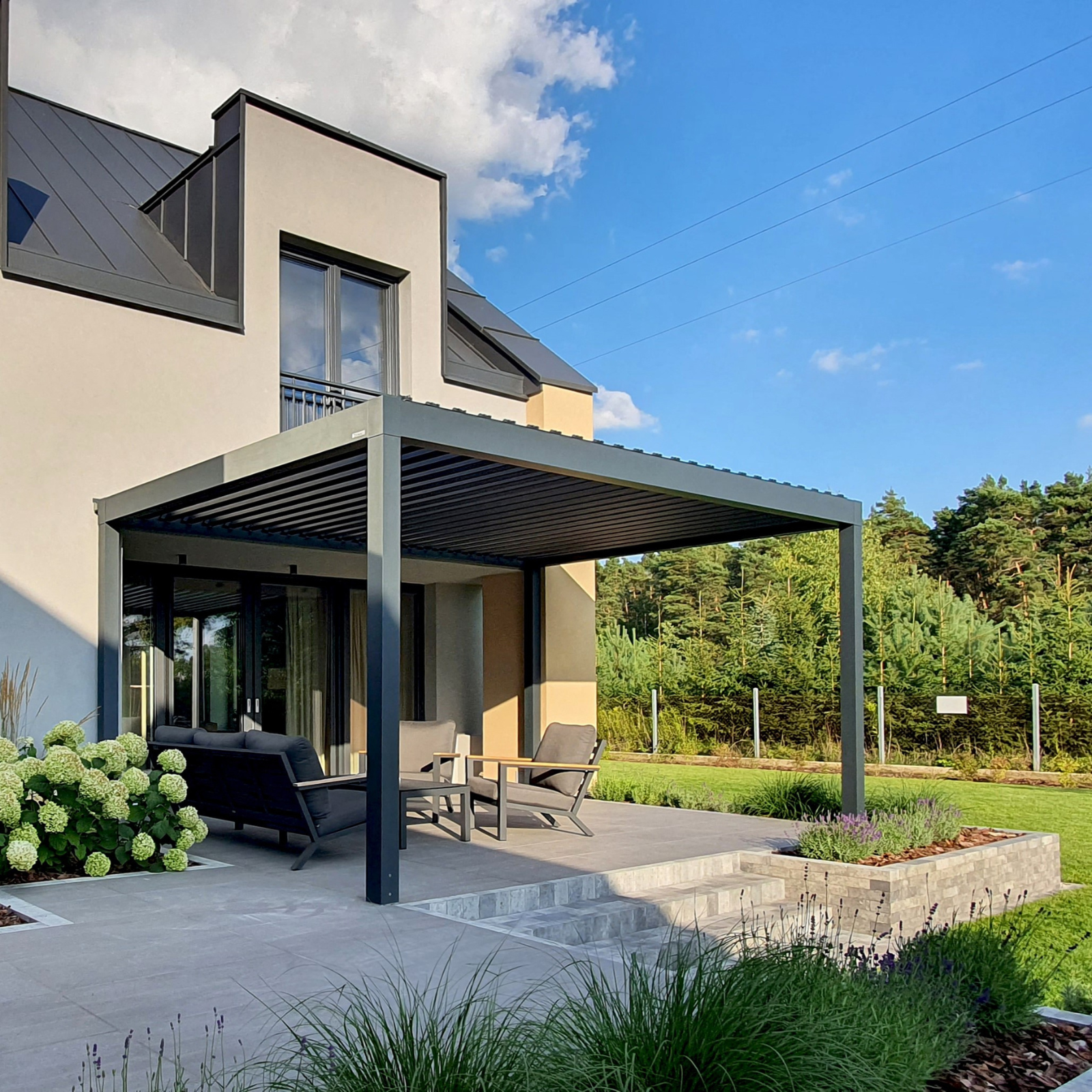 BRISA 5M X 4M LUXURY FREE STANDING MOTORISED PERGOLA INCLUDING DELIVERY & INSTALLATION